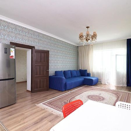 Apartamento Квартира В Самом Центре Столицы Казахстана Astaná Exterior foto