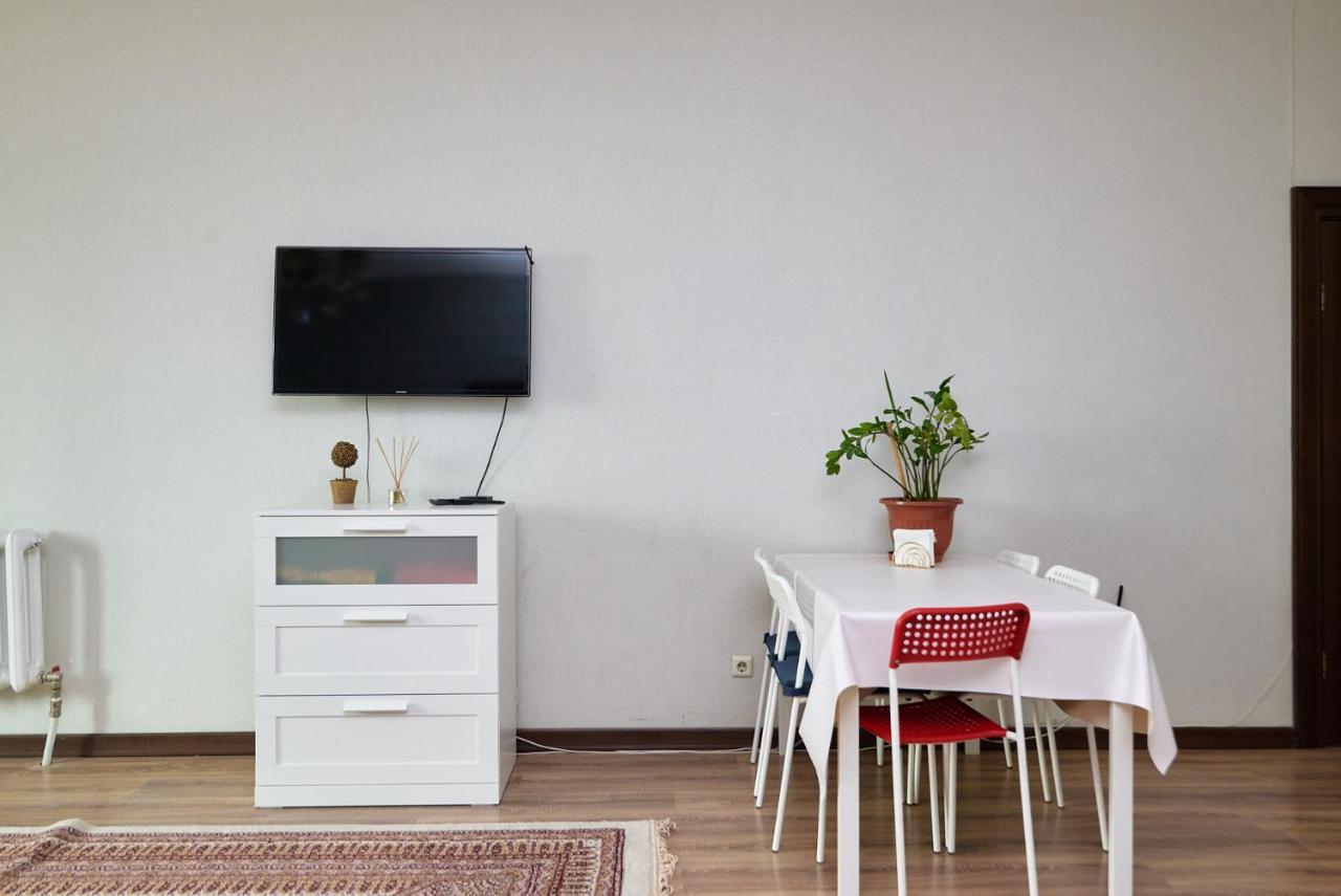 Apartamento Квартира В Самом Центре Столицы Казахстана Astaná Exterior foto