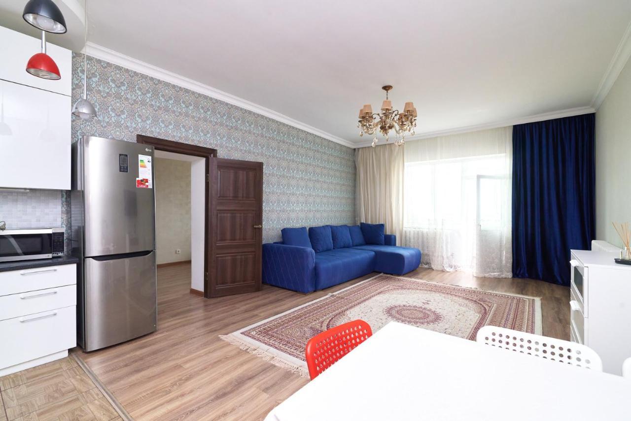 Apartamento Квартира В Самом Центре Столицы Казахстана Astaná Exterior foto