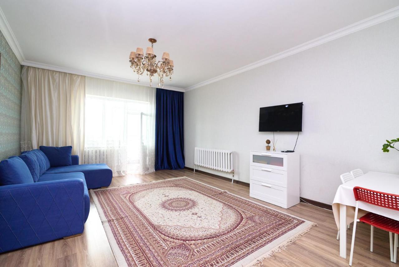 Apartamento Квартира В Самом Центре Столицы Казахстана Astaná Exterior foto