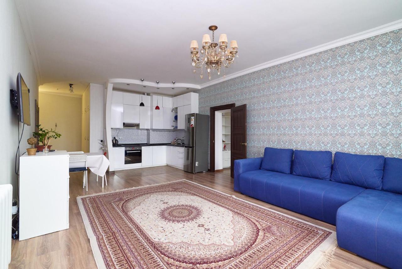 Apartamento Квартира В Самом Центре Столицы Казахстана Astaná Exterior foto