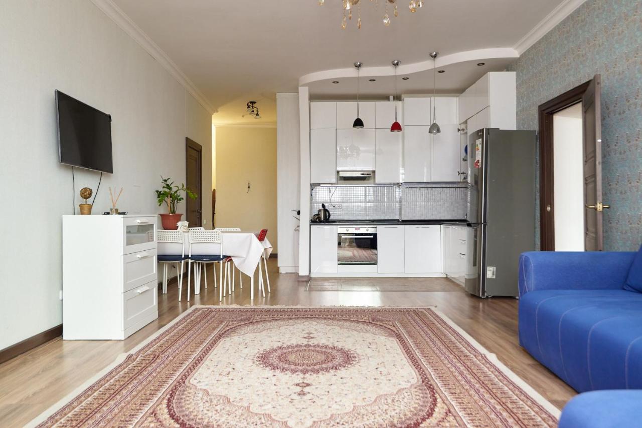 Apartamento Квартира В Самом Центре Столицы Казахстана Astaná Exterior foto
