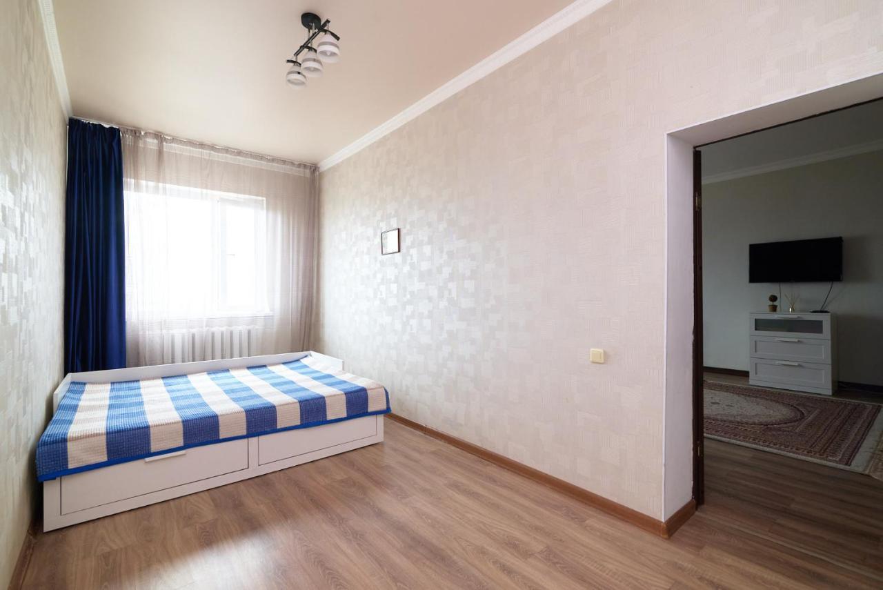 Apartamento Квартира В Самом Центре Столицы Казахстана Astaná Exterior foto